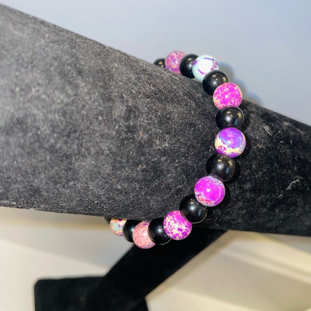 Handmade purple imperial jasper and black glass beaded bracelet - Picture 2 of 2
